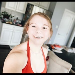 Meet your Posher, Caitlin